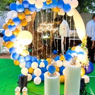 Elegant Blue Gold Ring Decor