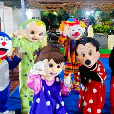 mascot for parties by party square