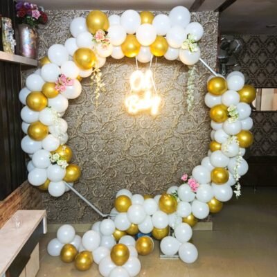 White and Gold Oh Baby Ring Decor